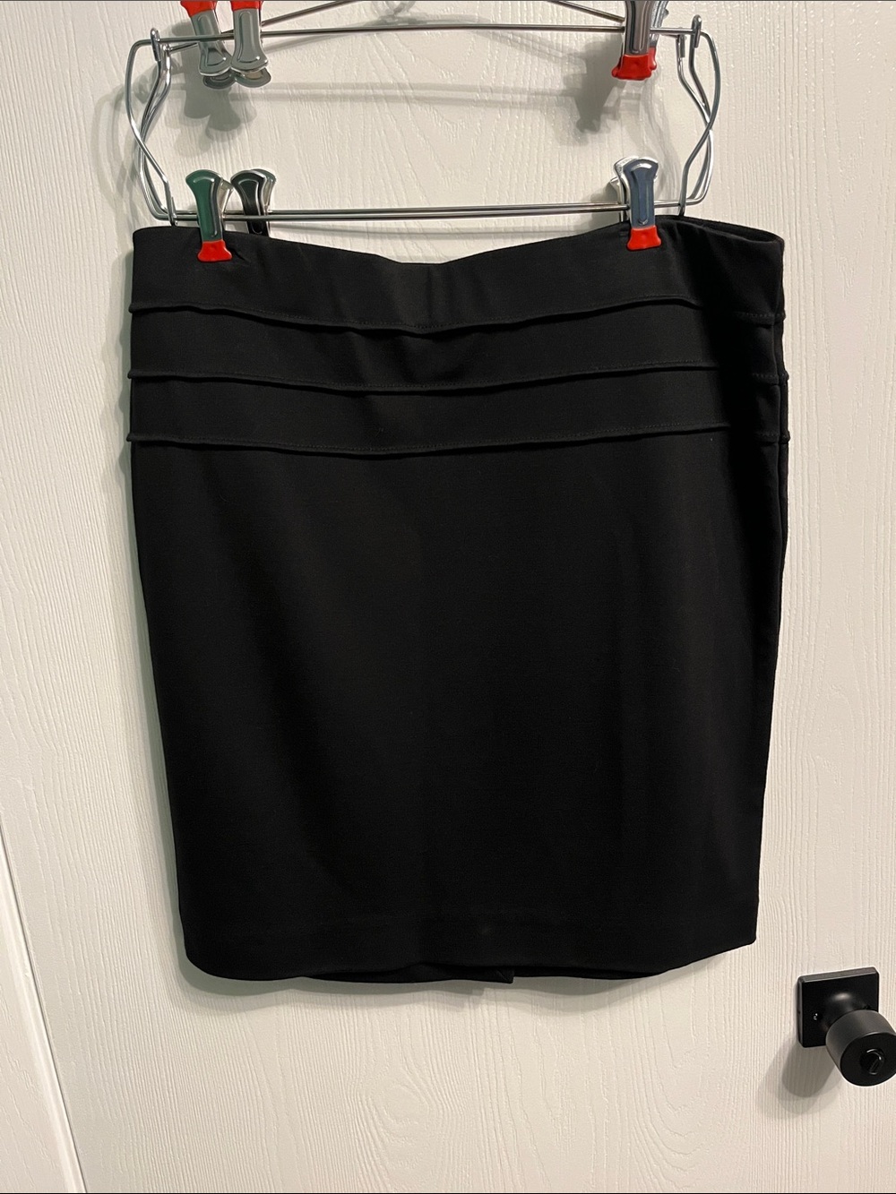 Women’s max studio pencil skirt. This is a size large. Great with a blazer!